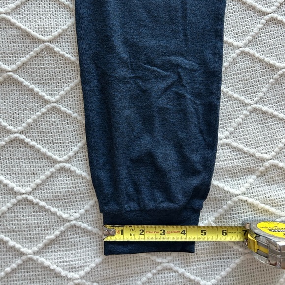 Vuori Women’s Performance Jogger Pants in Heather Navy size M - Picture 3 of 8